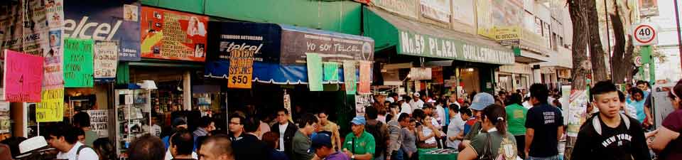 Pulsierendes Leben und schnelle Deals an einer Marktstraße in Mexiko City